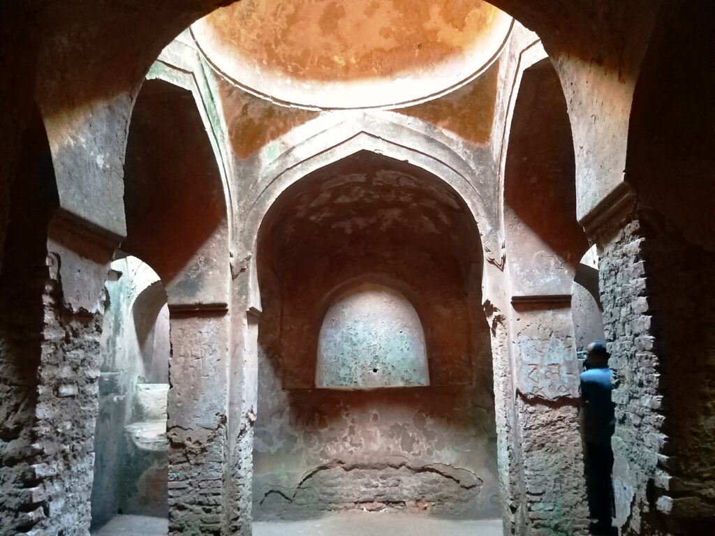 সাতক্ষীরা জেলার শ্যাম নগরের ঈশ্বরীপুর হাম্মামখানা